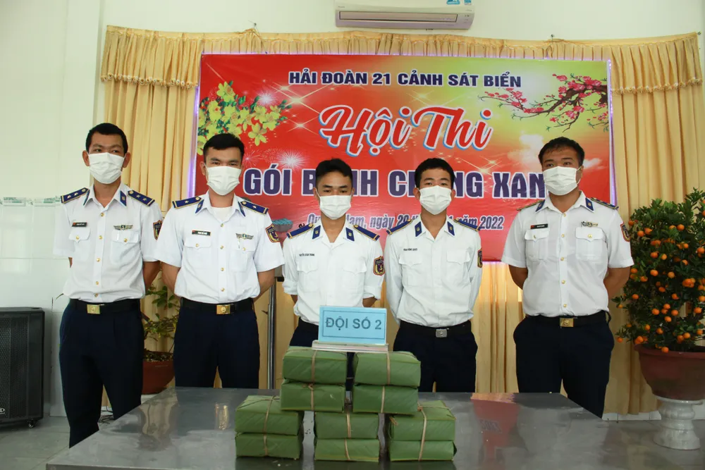 Chiến sĩ Cảnh sát biển gói bánh chưng đón Tết Nguyên đán Nhâm Dần  ảnh 15