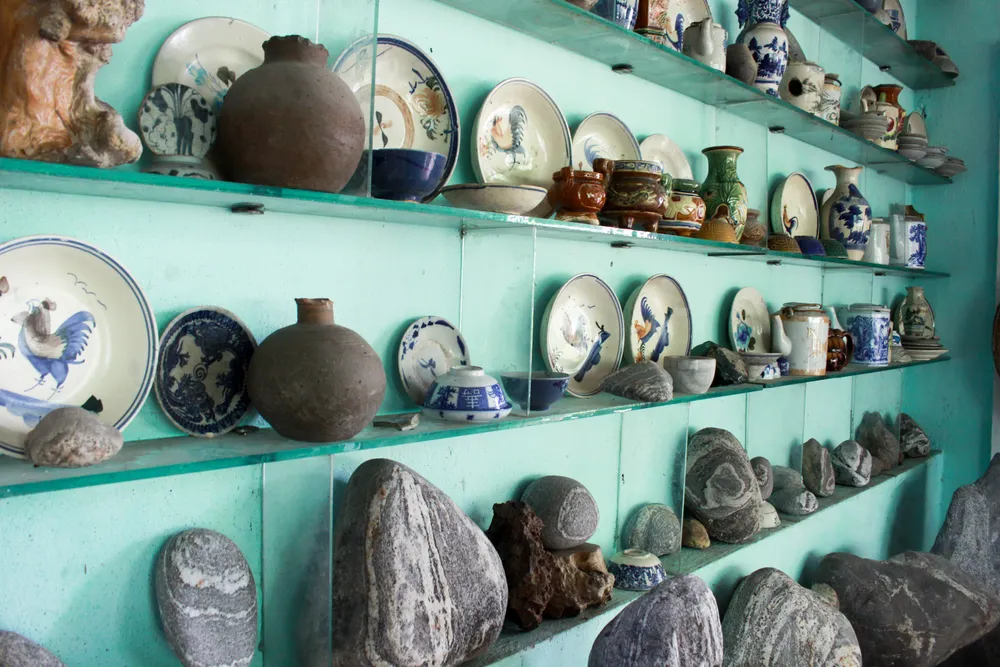 Người đàn ông sưu tập hơn 2.000 đồ vật xưa độc đáo ảnh 2