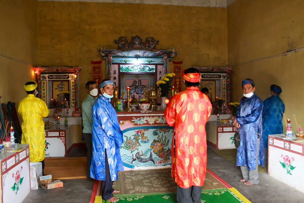 Ngư dân Quảng Ngãi tổ chức lễ cầu ngư và ra khơi đánh bắt đầu năm ảnh 1