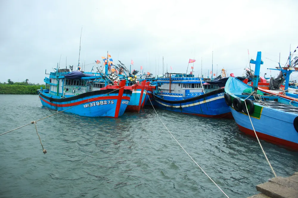 Quảng Ngãi: Cấm tàu thuyền ra khơi để ứng phó gió mạnh trên biển ảnh 1
