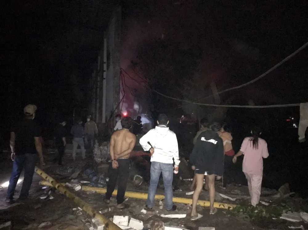 Quảng Ngãi: Đốt rác gây cháy xưởng đóng tàu  ảnh 2