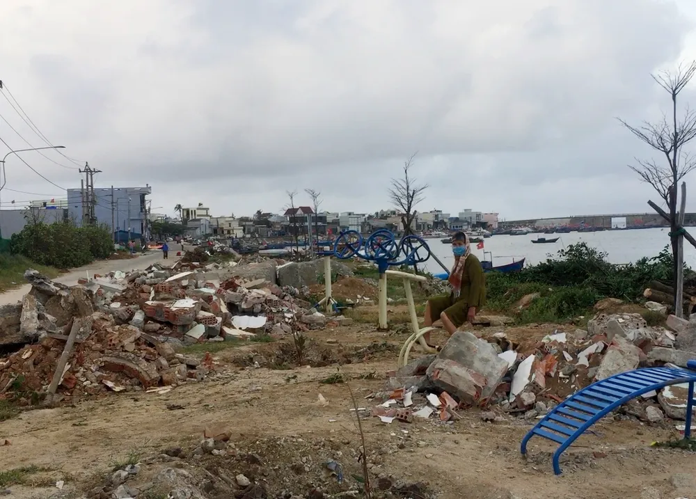 Huyện Lý Sơn cấm đổ phế thải xây dựng tại tuyến đường đi qua chùa Đục và đền thờ Phật Mẫu ảnh 2