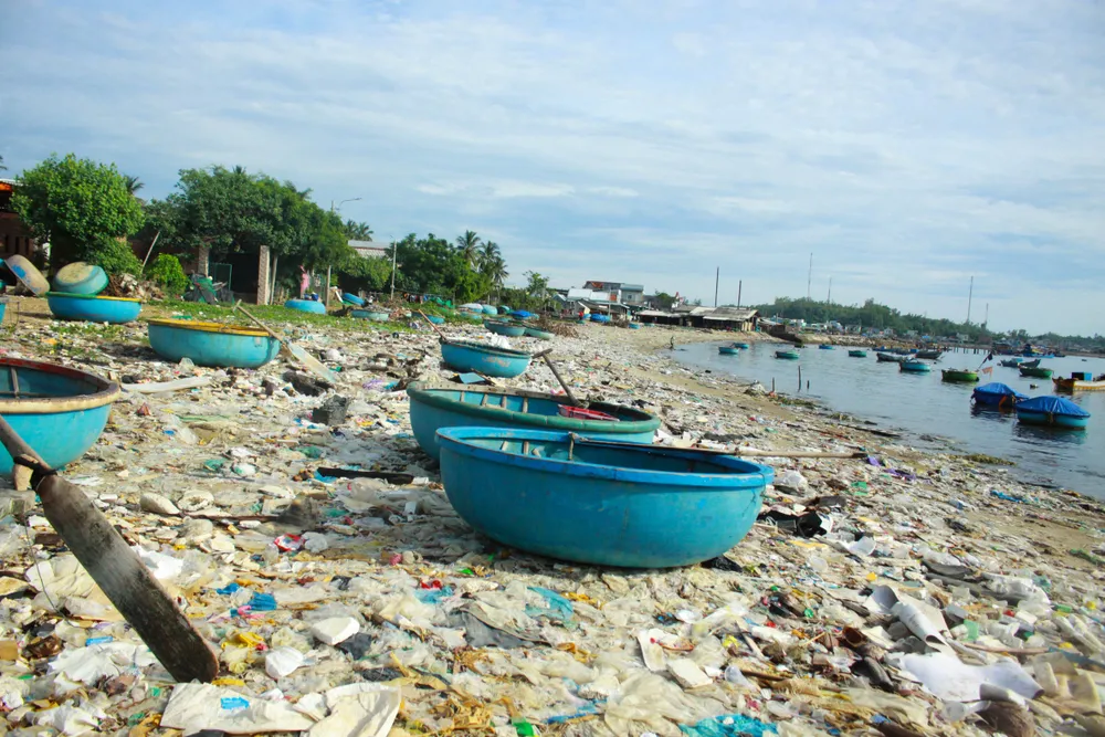 Quảng Ngãi: Rác thải tiếp tục “bức tử” bãi biển Sa Kỳ ảnh 1