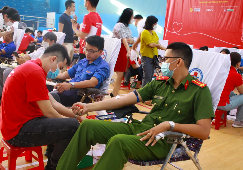 Quảng Ngãi: Ngày hội hiến máu và tôn vinh những người hiến máu tiêu biểu ảnh 6