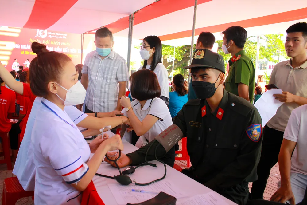 Quảng Ngãi: Ngày hội hiến máu và tôn vinh những người hiến máu tiêu biểu ảnh 5