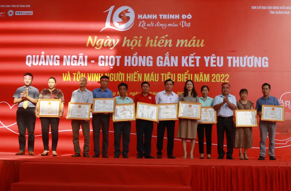 Quảng Ngãi: Ngày hội hiến máu và tôn vinh những người hiến máu tiêu biểu ảnh 2