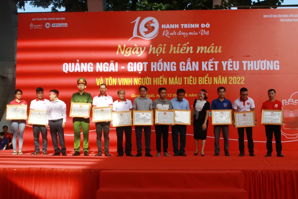 Quảng Ngãi: Ngày hội hiến máu và tôn vinh những người hiến máu tiêu biểu ảnh 3