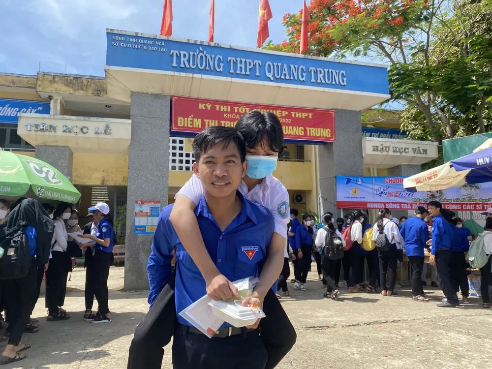 Thí sinh cả nước hoàn thành bài thi tổ hợp ảnh 7