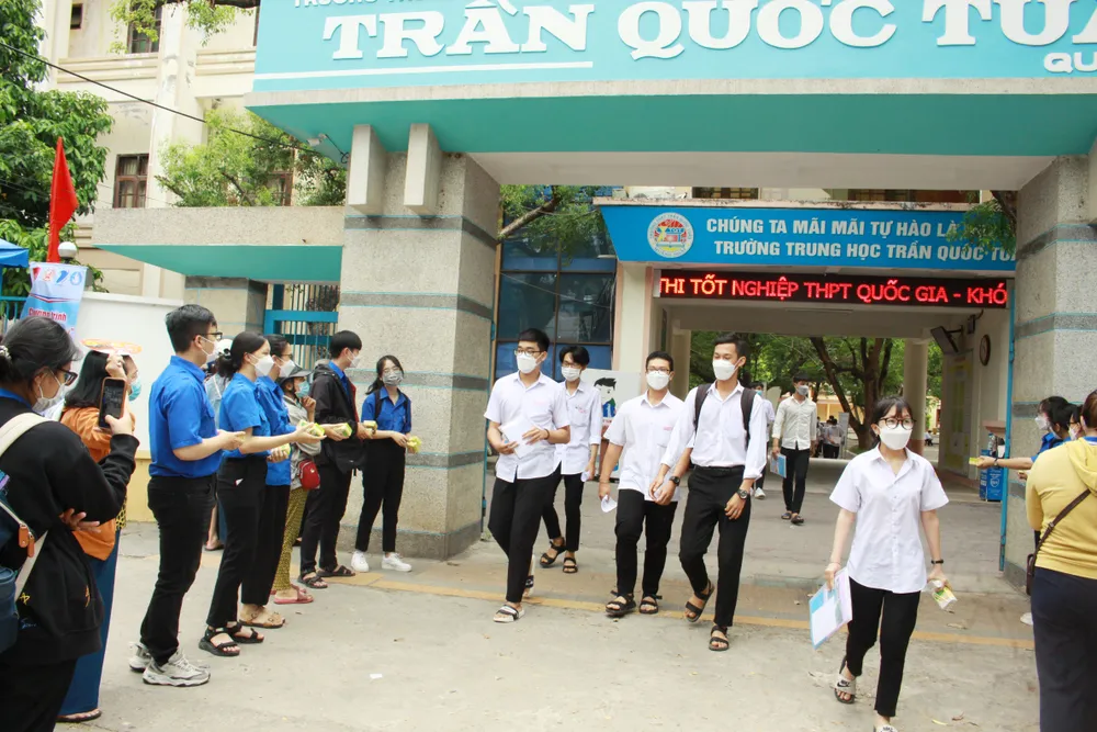 Thí sinh cả nước hoàn thành bài thi tổ hợp ảnh 6