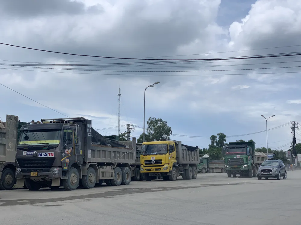 Quảng Ngãi: Đặt trạm cân, lắp camera giám sát chở quá khổ, quá tải Khu kinh tế Dung Quất ảnh 1