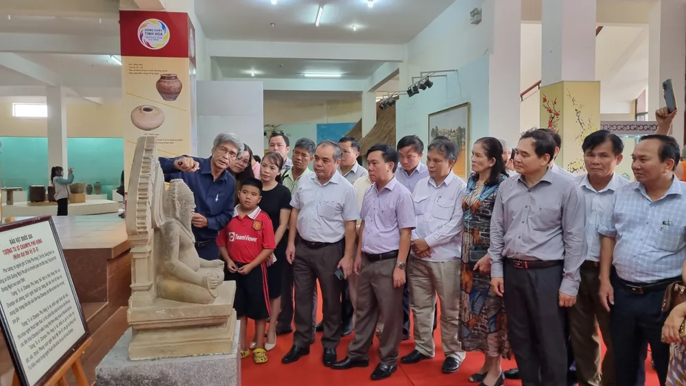 Triển lãm “Tinh hoa di sản từ những con tàu cổ - Bảo vật Quốc gia” ảnh 5