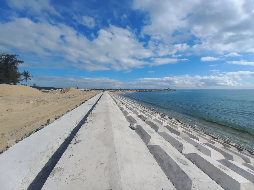 Quảng Ngãi: Khẩn trương hoàn thành kè chống sạt lở bờ biển trước mưa bão ảnh 7