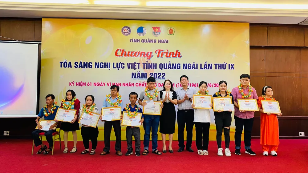 Tôn vinh 10 gương thanh niên khuyết tật “Tỏa sáng nghị lực Việt tỉnh Quảng Ngãi” ảnh 1