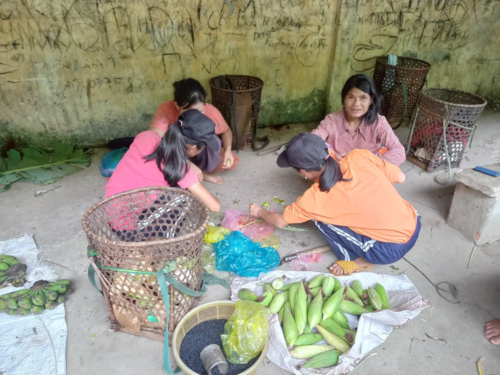 Cuối tuần, đi “chợ” của người Cor trên đỉnh đèo Eo Chim ảnh 7