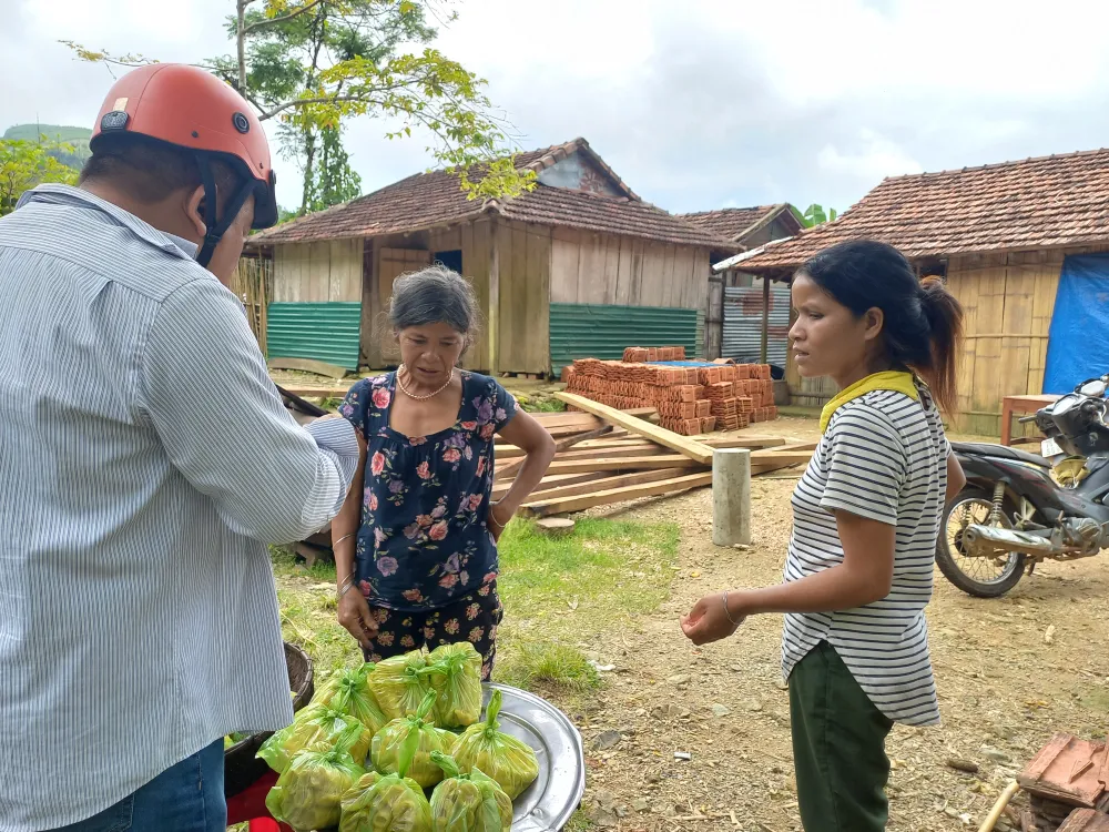 Cuối tuần, đi “chợ” của người Cor trên đỉnh đèo Eo Chim ảnh 12