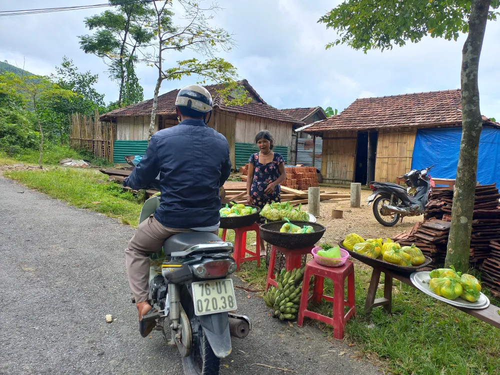 Cuối tuần, đi “chợ” của người Cor trên đỉnh đèo Eo Chim ảnh 9