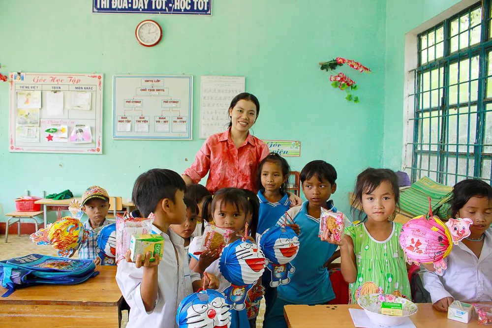 Tấm lòng của thầy cô giáo miền núi ảnh 1