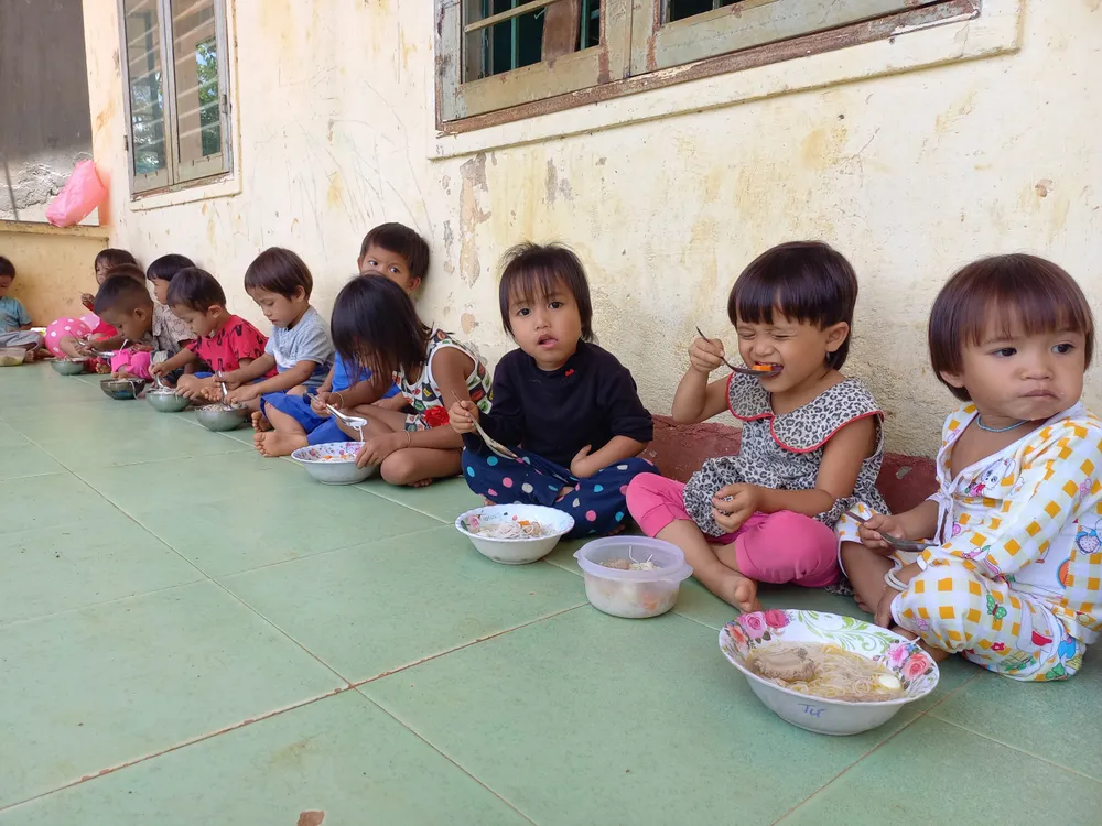 Tấm lòng của thầy cô giáo miền núi ảnh 3