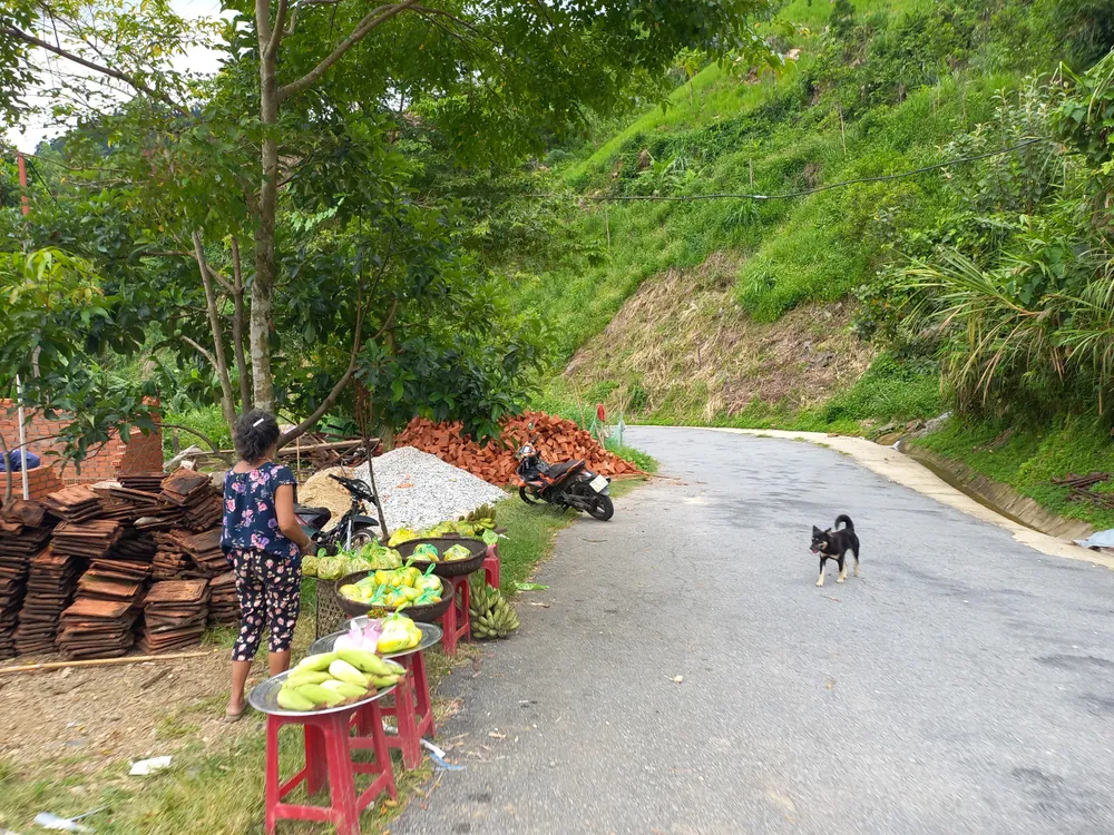 Cuối tuần, đi “chợ” của người Cor trên đỉnh đèo Eo Chim ảnh 14