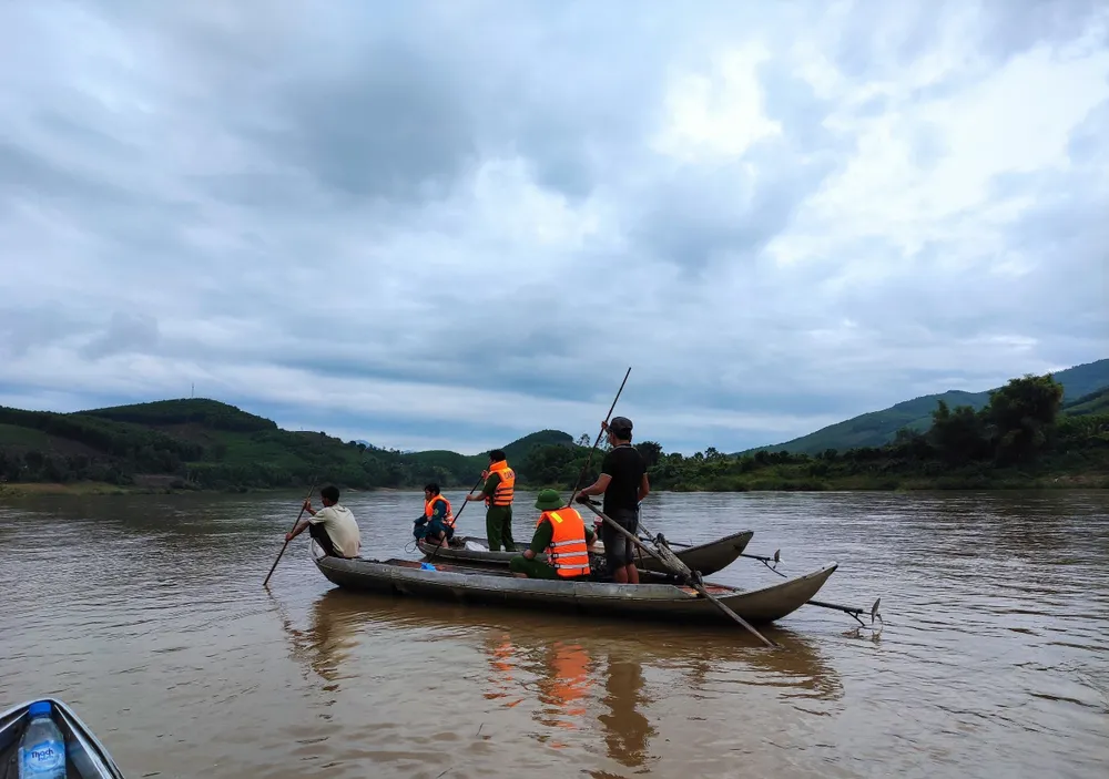 Bé trai 12 tuổi đi chăn trâu bị lũ cuốn mất tích ảnh 1