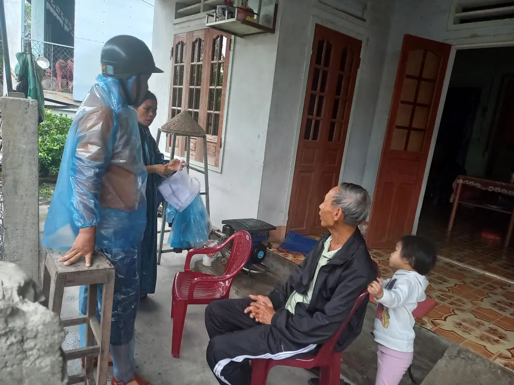 Quảng Ngãi: Vận động, di dời người dân ở vùng nguy hiểm đến nơi an toàn trú bão ảnh 5