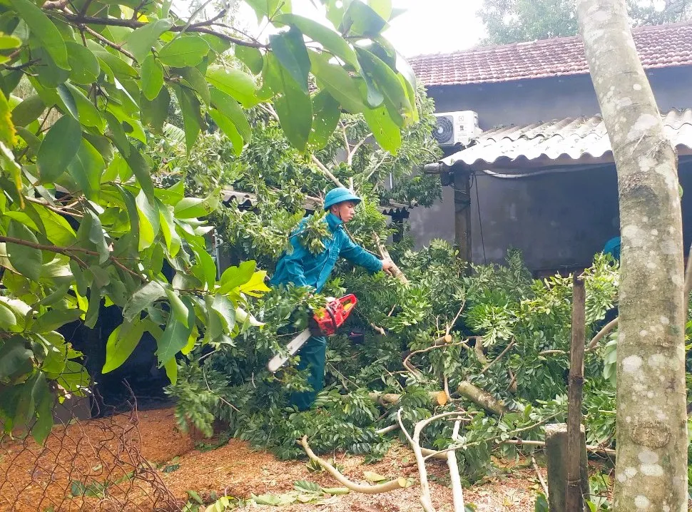 Quảng Ngãi khẩn trương khắc phục hậu quả ảnh hưởng bão số 4 ảnh 7