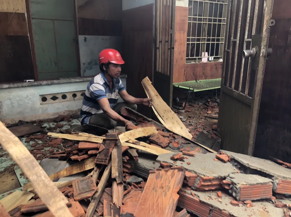 Quảng Ngãi khẩn trương khắc phục hậu quả ảnh hưởng bão số 4 ảnh 1