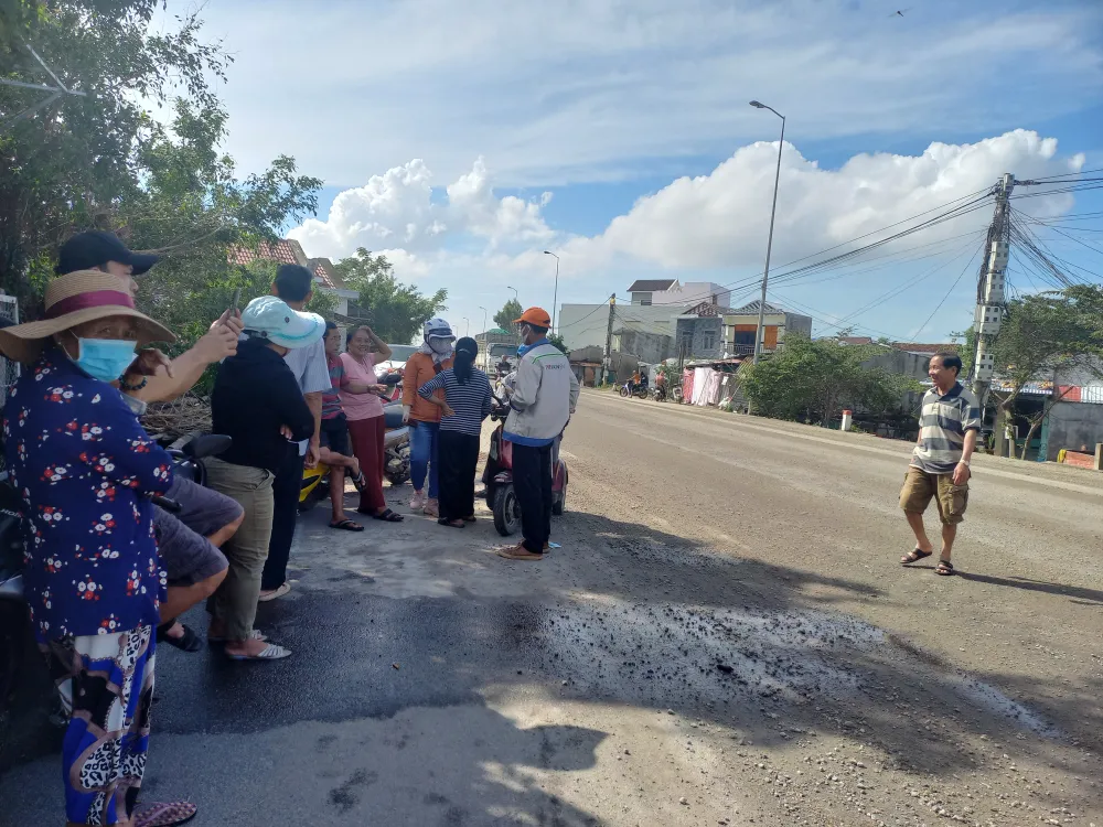 Quảng Ngãi: Thi công đường gây ô nhiễm, người dân bức xúc ảnh 1