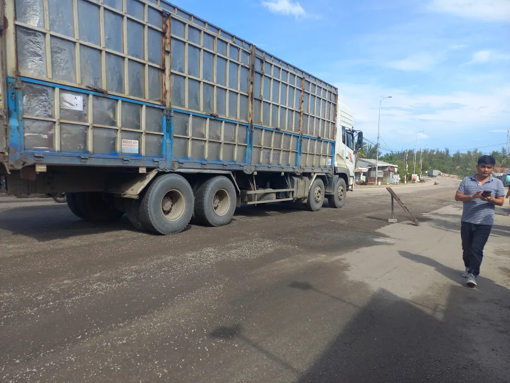 Quảng Ngãi: Thi công đường gây ô nhiễm, người dân bức xúc ảnh 2