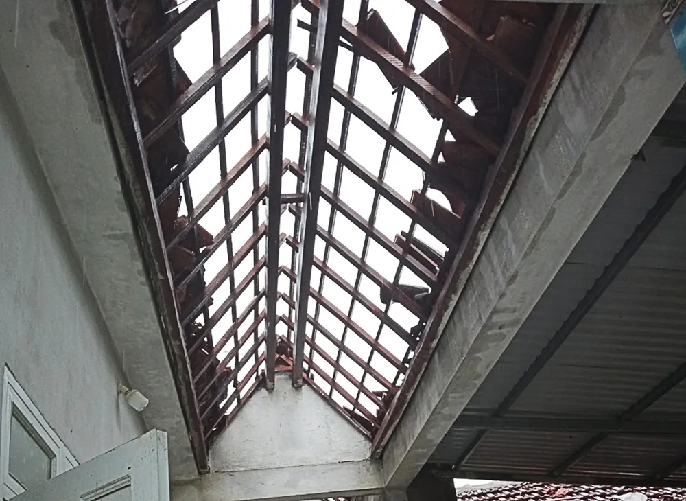 Lốc xoáy tốc mái 17 nhà dân ở Quảng Ngãi, 1 người bị thương ảnh 5