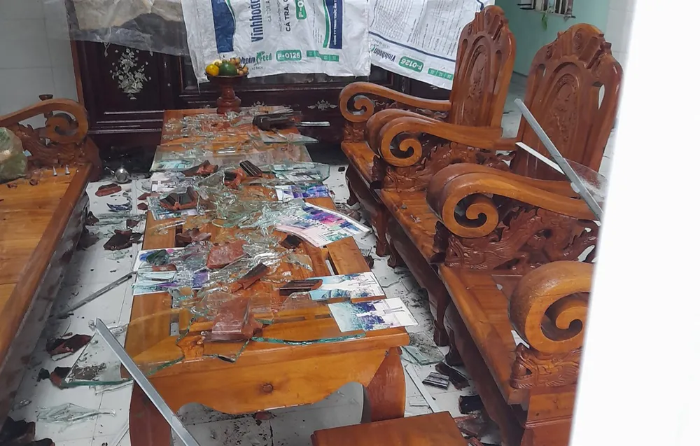 Lốc xoáy tốc mái 17 nhà dân ở Quảng Ngãi, 1 người bị thương ảnh 7