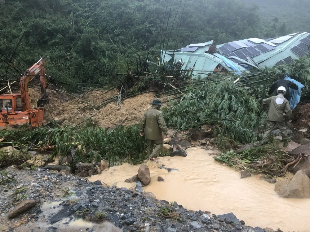 Những hình ảnh đầu tiên tại hiện trường vụ sạt lở thủy điện Kà Tinh ảnh 6
