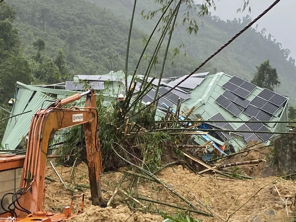 Những hình ảnh đầu tiên tại hiện trường vụ sạt lở thủy điện Kà Tinh ảnh 11