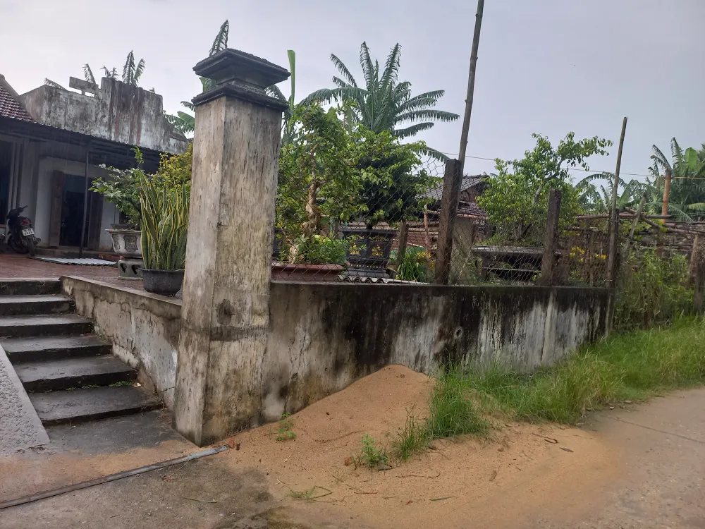 Ngày 11-10, nhiều nơi vẫn còn ngập, lũ rút chậm, sạt lở nghiêm trọng ảnh 11