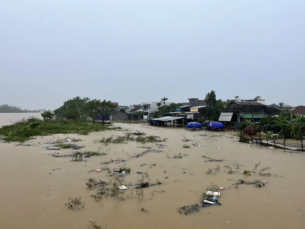 Miền Trung: Khẩn trương chủ động ứng phó với mưa lũ ảnh 9