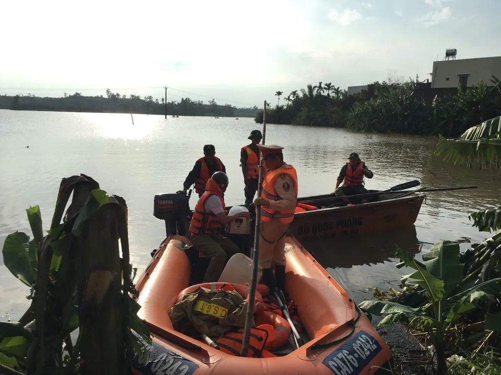 Quảng Ngãi: Tìm thấy thi thể nạn nhân vụ chìm xuồng khi thả lưới đánh cá  ảnh 1