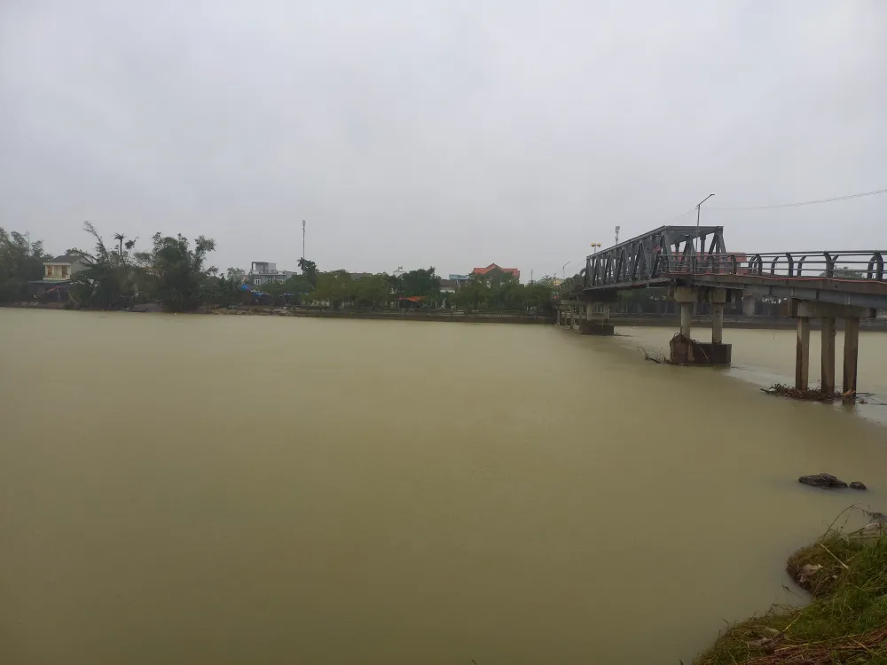 Tỉnh Quảng Ngãi ứng phó bão số 5, dịch sốt xuất huyết bùng phát ở đảo Lý Sơn ảnh 1