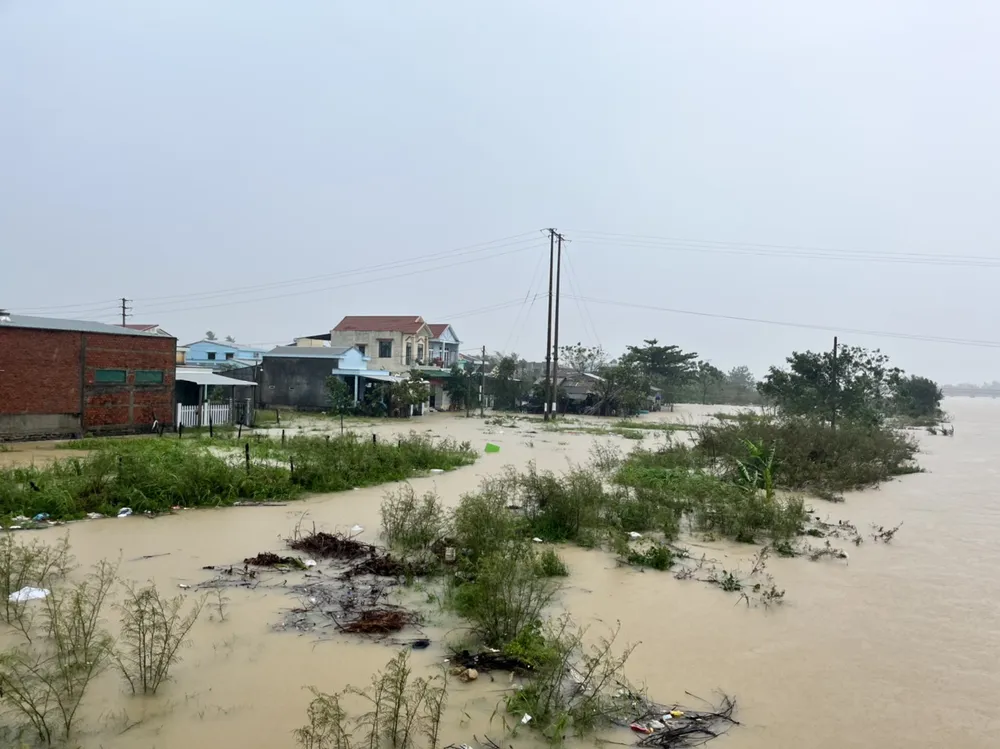 Quảng Ngãi xin hỗ trợ khẩn cấp 545 tỷ đồng để hỗ trợ người dân khắc phục thiệt hại do thiên tai ảnh 1