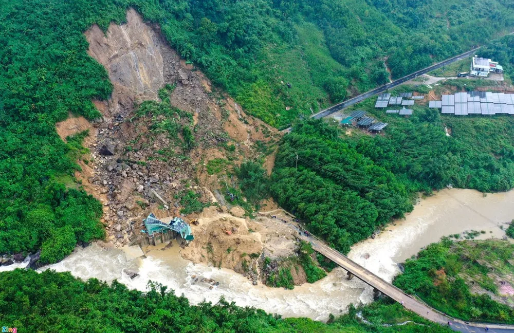 Quảng Ngãi: Mở rộng tìm kiếm kỹ sư mất tích trong vụ sạt lở đất dọc sông Trà Bồng ảnh 3