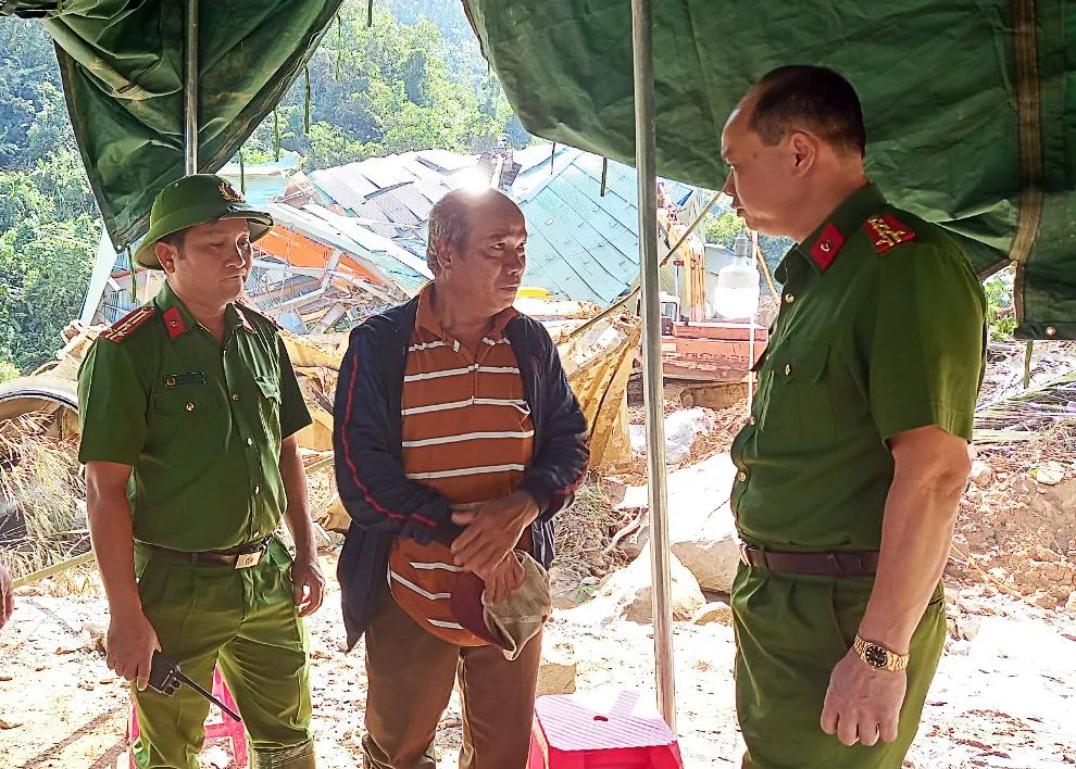 Cục Cảnh sát PCCC - CNCH trực tiếp đến hiện trường vụ sạt lở tại thủy điện Kà Tinh (Quảng Ngãi) ảnh 4
