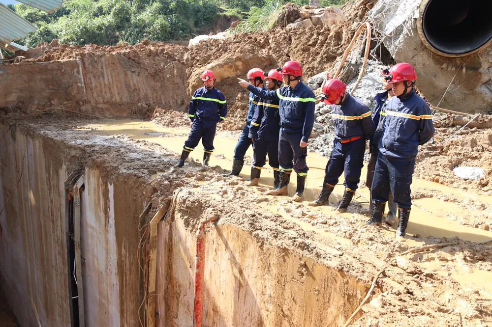 Cục Cảnh sát PCCC - CNCH trực tiếp đến hiện trường vụ sạt lở tại thủy điện Kà Tinh (Quảng Ngãi) ảnh 7