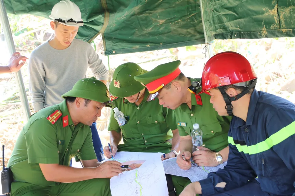 Cục Cảnh sát PCCC - CNCH trực tiếp đến hiện trường vụ sạt lở tại thủy điện Kà Tinh (Quảng Ngãi) ảnh 1