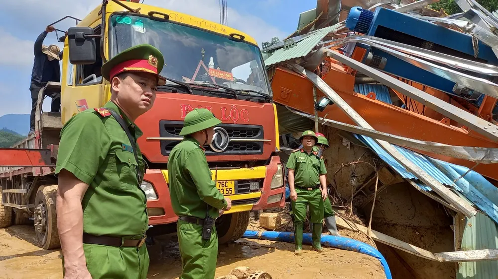 Cục Cảnh sát PCCC - CNCH trực tiếp đến hiện trường vụ sạt lở tại thủy điện Kà Tinh (Quảng Ngãi) ảnh 5