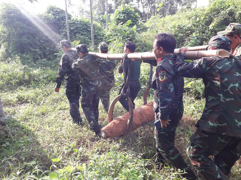 Quảng Ngãi hủy nổ thành công 5 quả bom ảnh 2