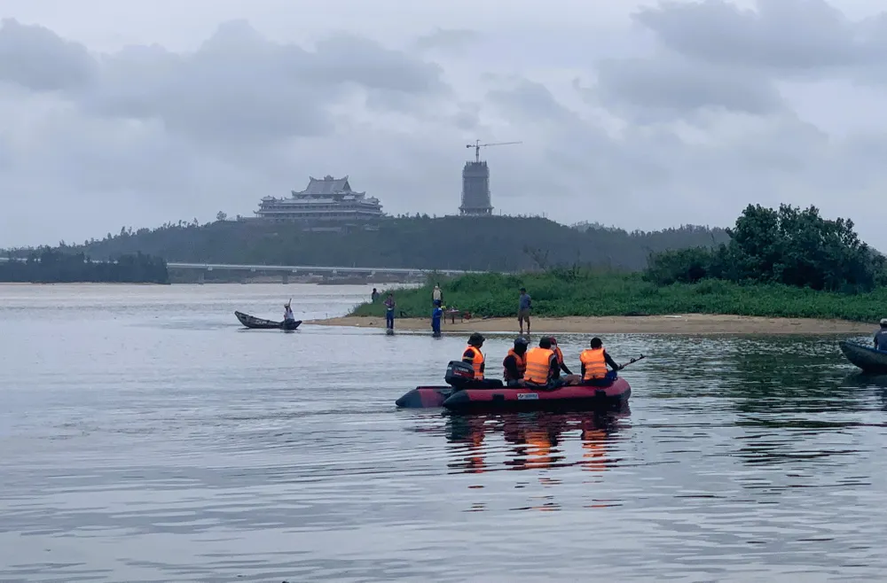 Quảng Ngãi: Một người chèo ghe thả lưới bị đuối nước thương tâm ảnh 1