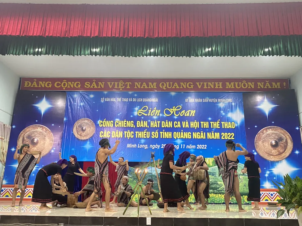 Hơn 300 nghệ nhân, diễn viên tham gia Liên hoan cồng chiêng, đàn hát dân ca tỉnh Quảng Ngãi ảnh 1