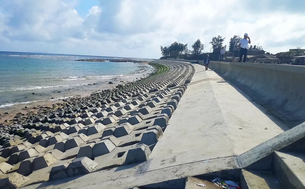 Quảng Ngãi: Người dân vui mừng khi công trình kè biển chống sạt lở đã hoàn thành ảnh 5