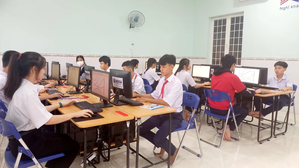 Nguyên Bộ trưởng Bộ GTVT thăm Trung tâm Nuôi dạy trẻ khuyết tật Võ Hồng Sơn ảnh 4