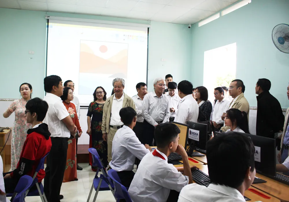 Nguyên Bộ trưởng Bộ GTVT thăm Trung tâm Nuôi dạy trẻ khuyết tật Võ Hồng Sơn ảnh 3