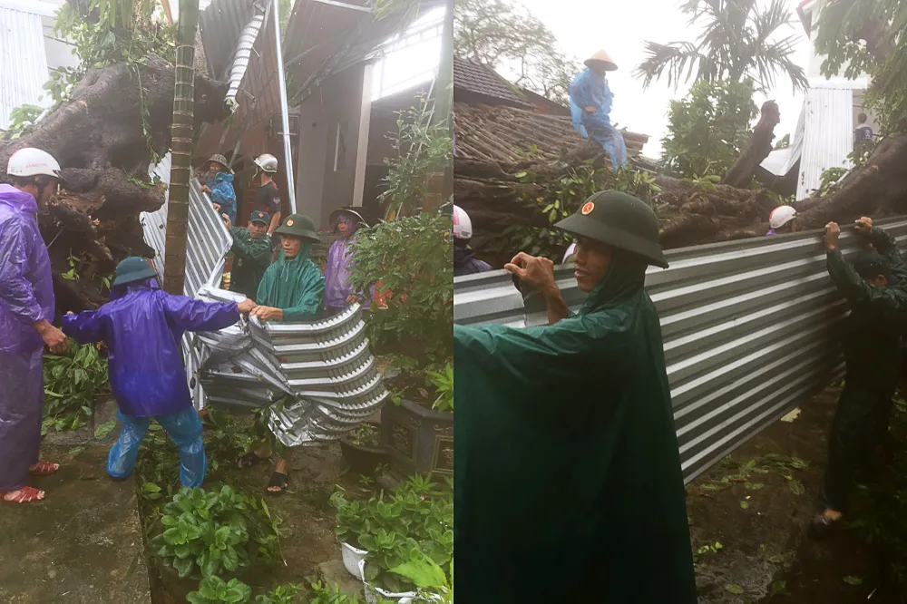 Lực lượng thanh niên, dân quân giúp gia đình bà X. dọn dẹp, vận chuyển đồ đạc đến nơi an toàn